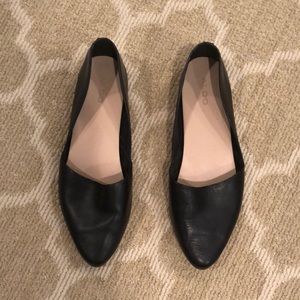 Like New! Aldo Sternatia Leather Flats Women’s Size 8.5 Black